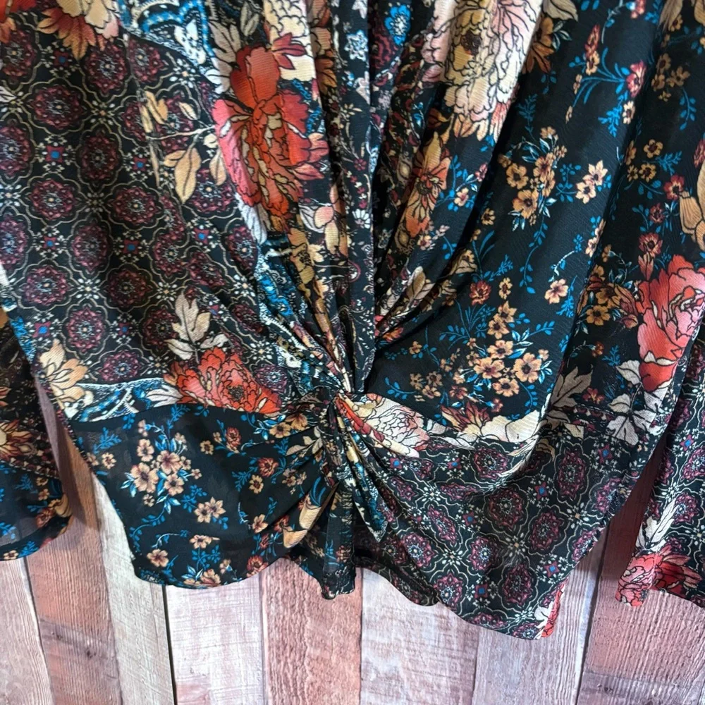 Daytrip Floral Mesh Top‎ Size Small